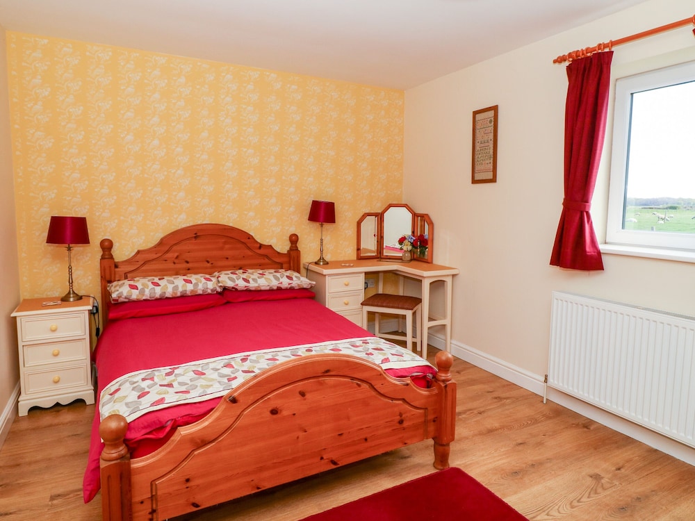 2 Pines Farm Cottages