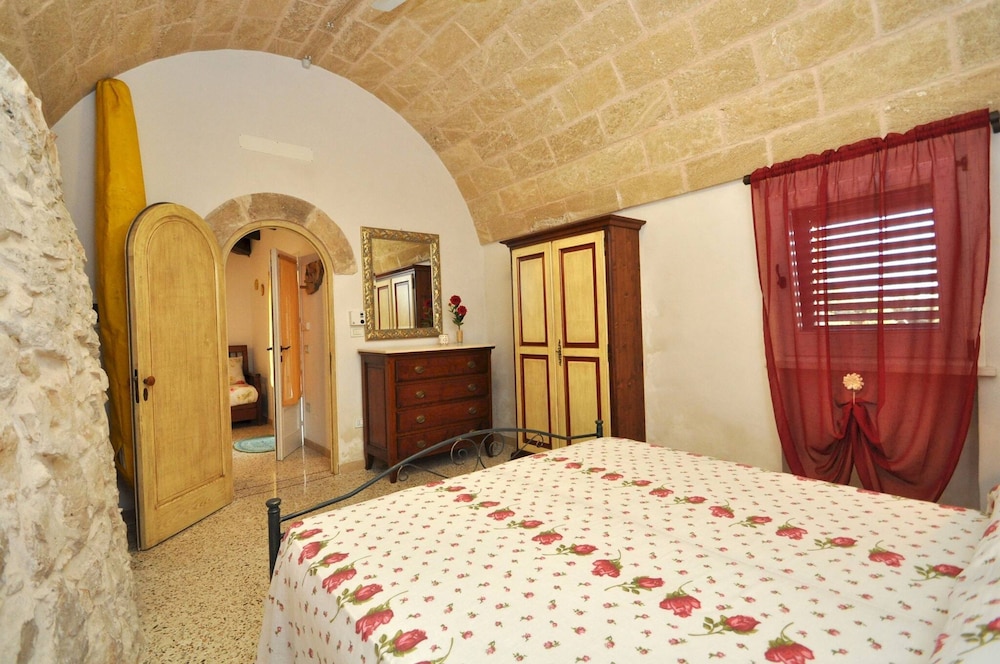 Trullo dei Beneficati a Pochi Metri dal Mare