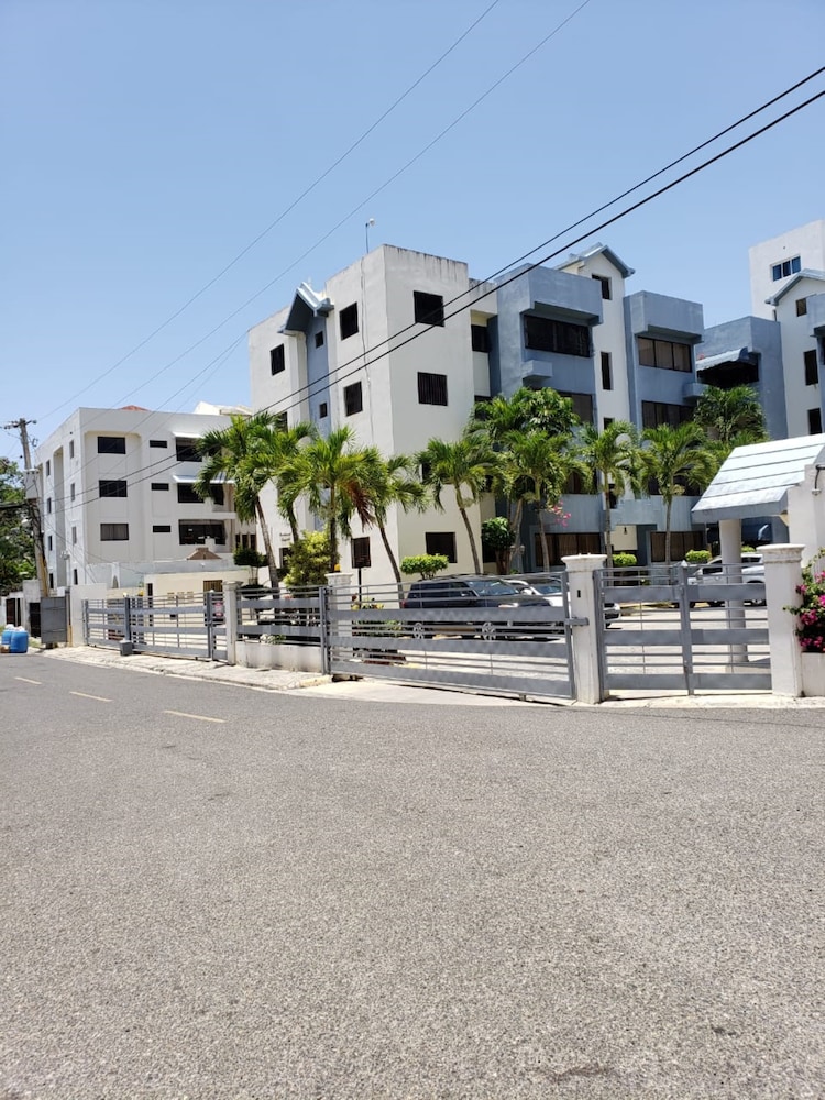 Hotel Amarilis Masajes - Image 1