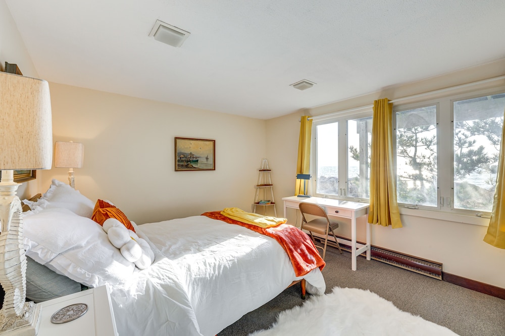 Eastham Beach House w/ Bay Views & Beach Access!