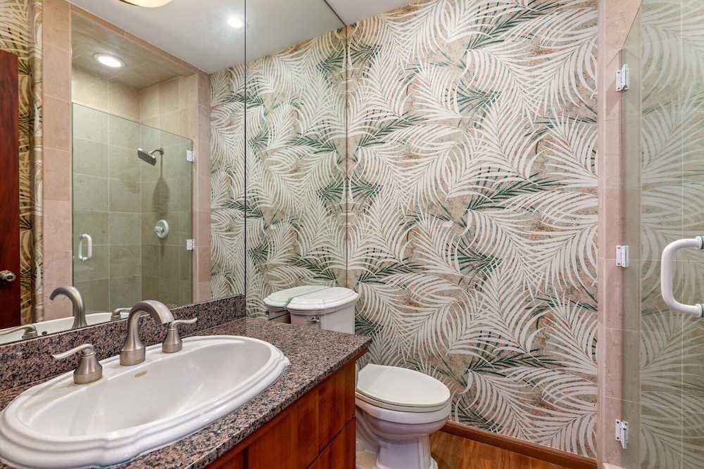 Air-conditioned Ocean Front Hawaii Townhome! - Sleeps 6 - Vrkcv