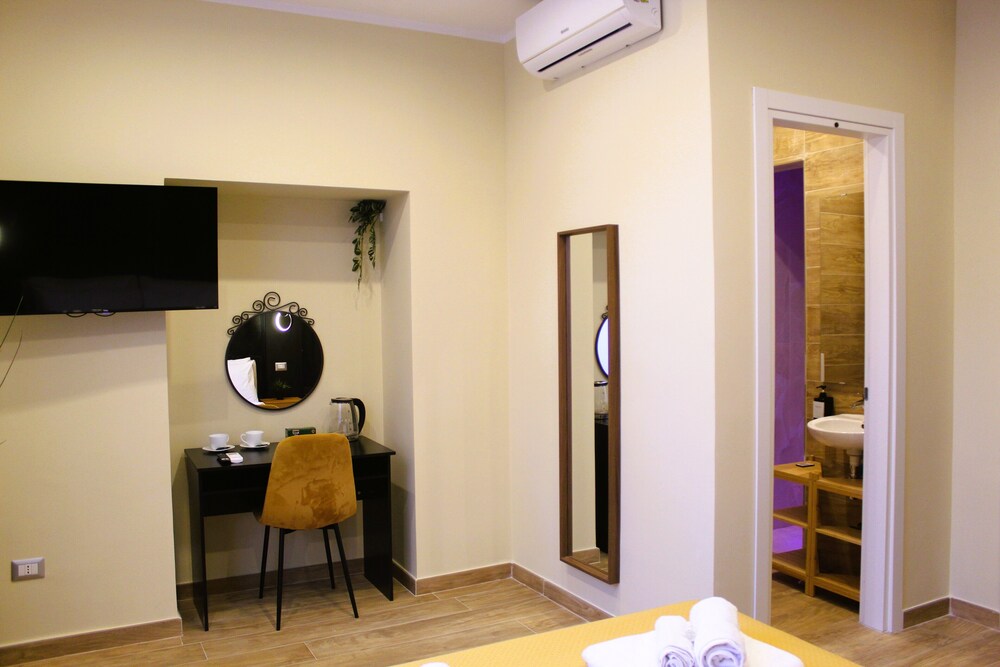 Blackwoody Contemporary Rooms - Toledo