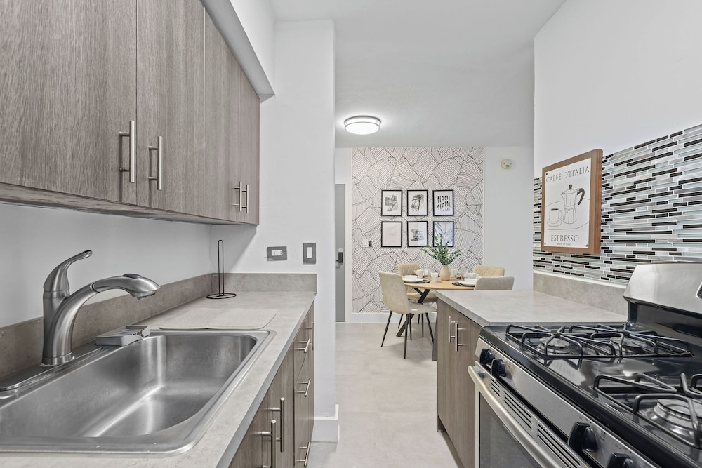 Harding Avenue Apartments by Andes STR