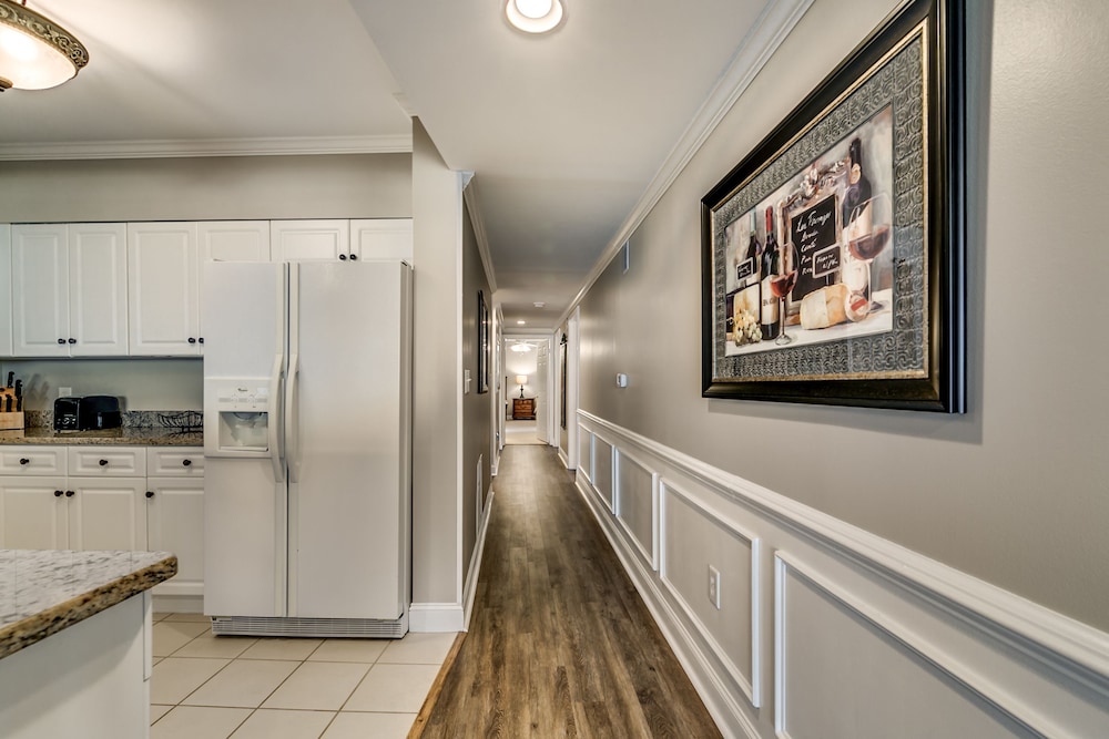 South Wind 301 4 Br condo by RedAwning