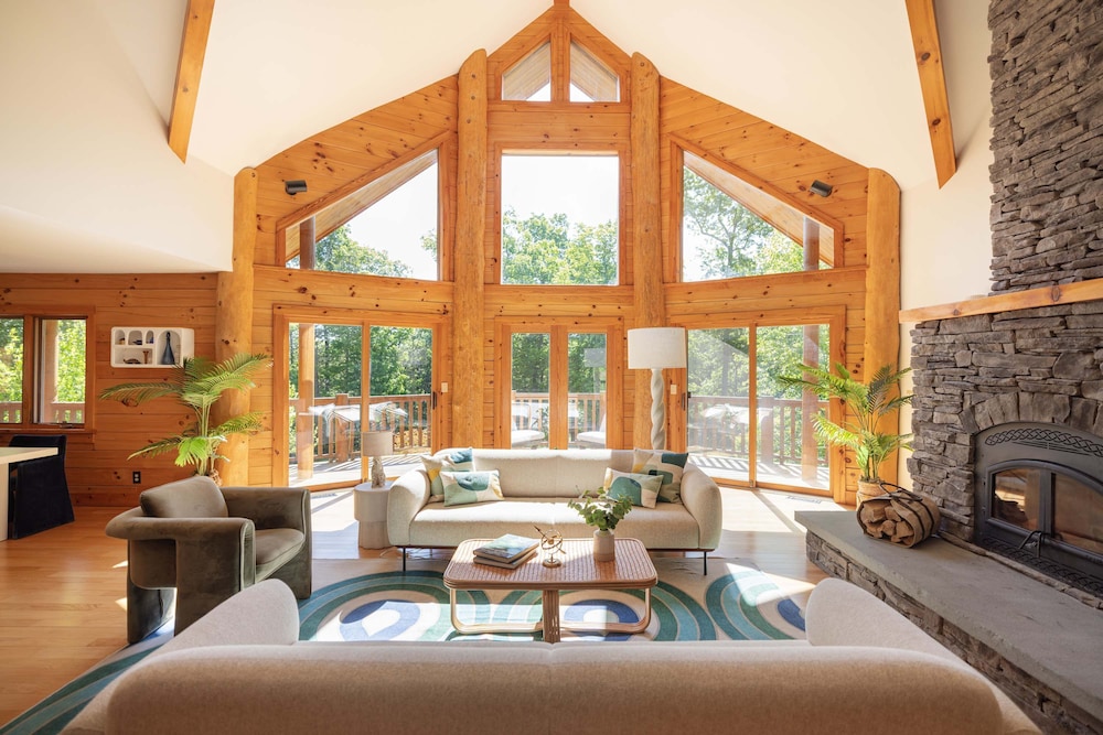 Luxury Private Estate w Pool Near Rhinebeck