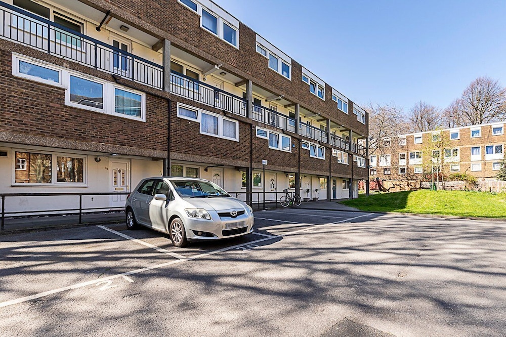 Stylish Islington Garden Flat Sleeps Four