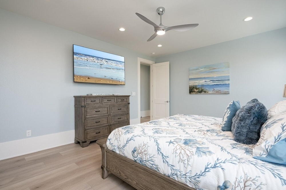 Fins & Feathers 3 Bedroom Home