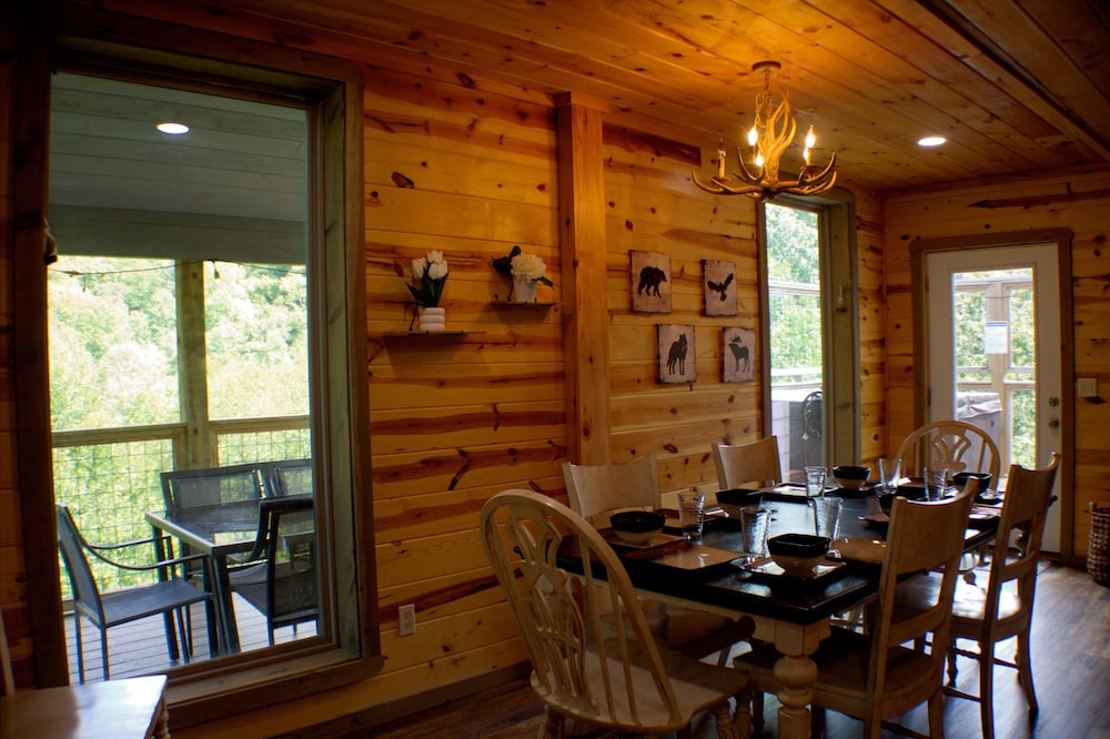 Vixen Run 4 Bedroom Cabin