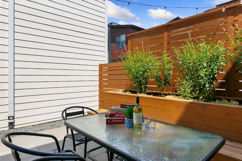 The Cycle Haus - Rooftop Deck With Hot Tub & Views