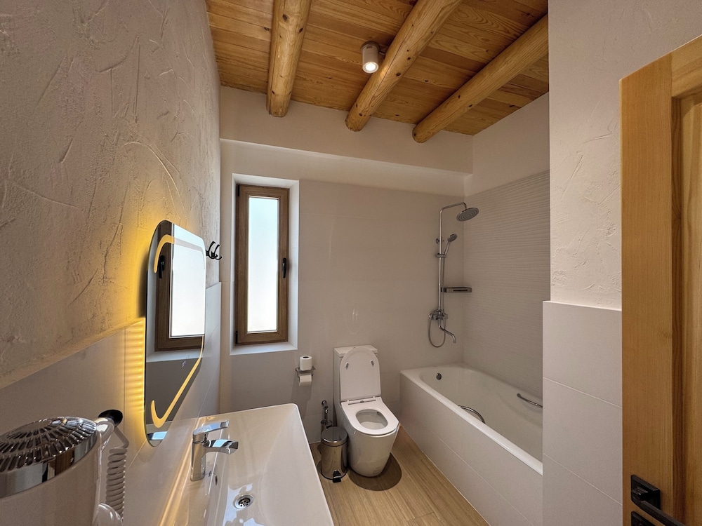 saada boutique studios