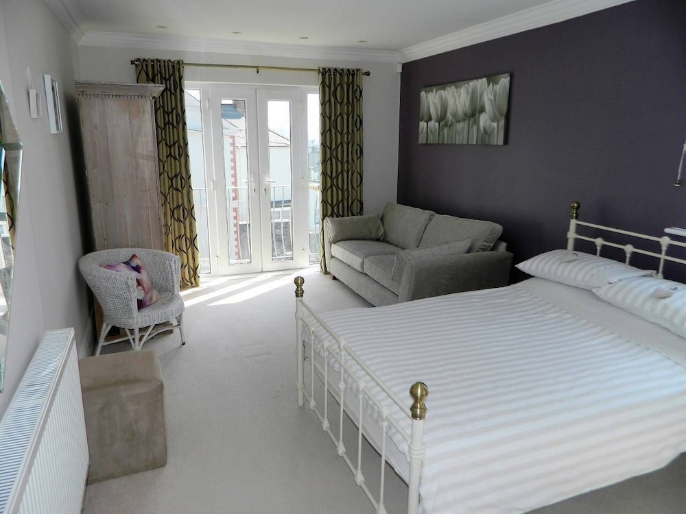 Period Home - Charming Features - 1 Mile From Hoe view 5