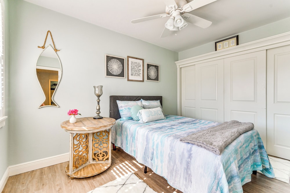 2 Private Outdoor Spaces: Gulf Breeze Townhome!