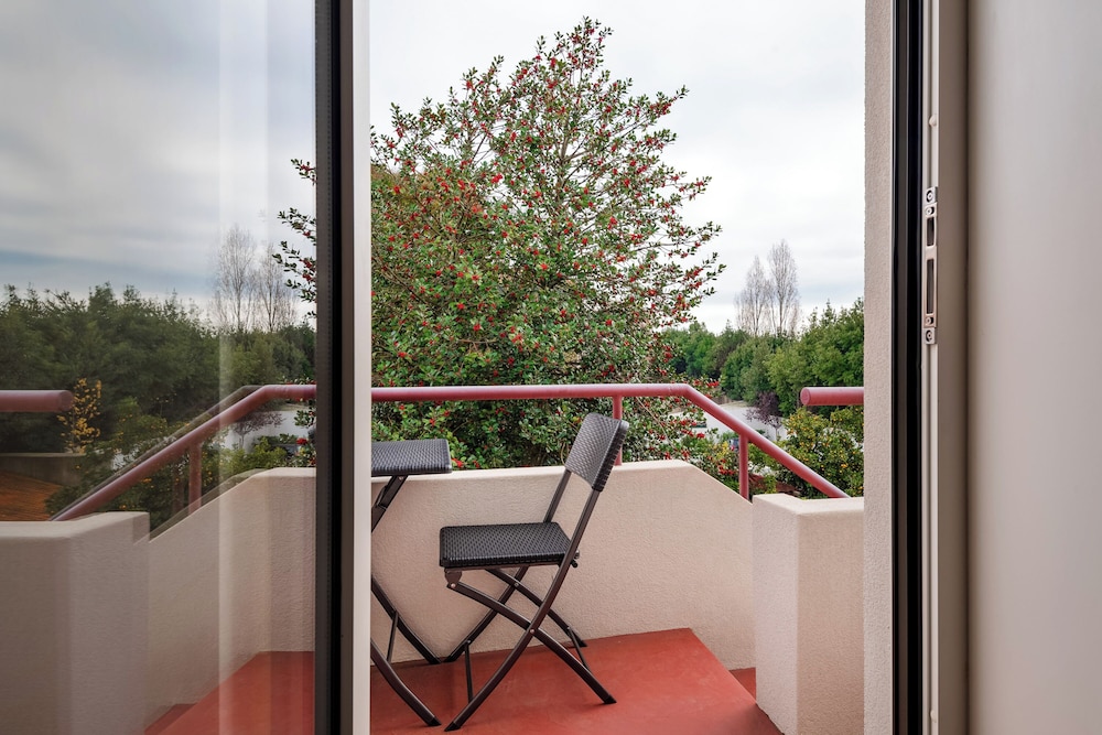 Acm032 Spacious 1BD +balcony