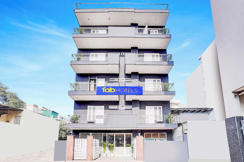 Fabhotel Cyberhub Suits
