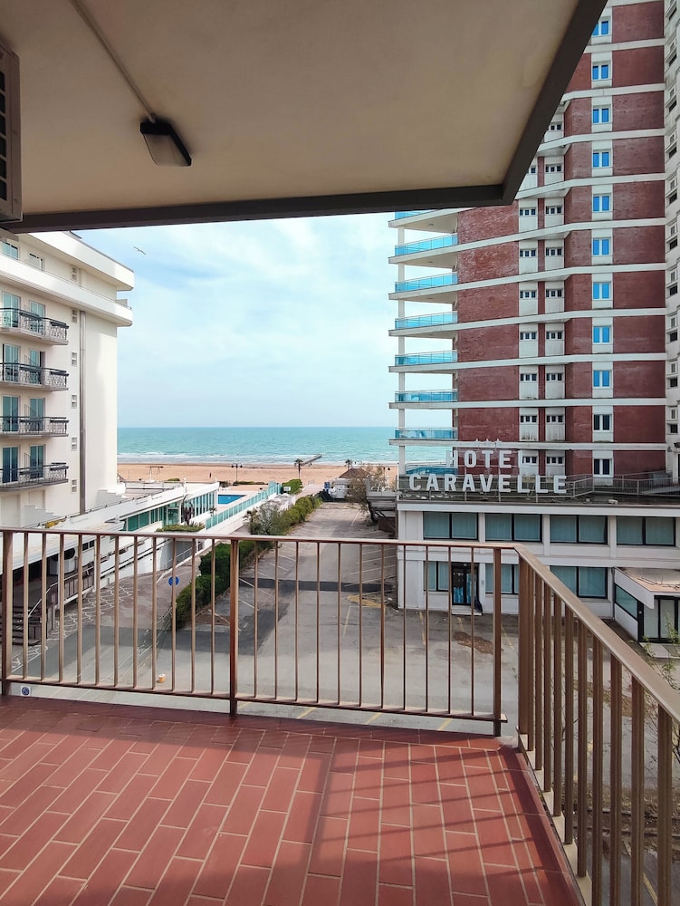 Apartment With sea View Balcony