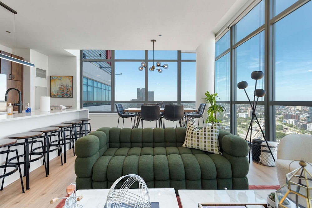 Group Stay 3 Penthouses in the Same Building