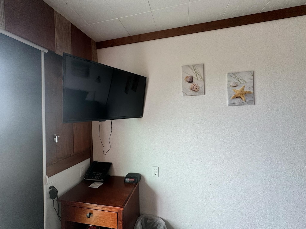 Sunset Oceanfront Lodging