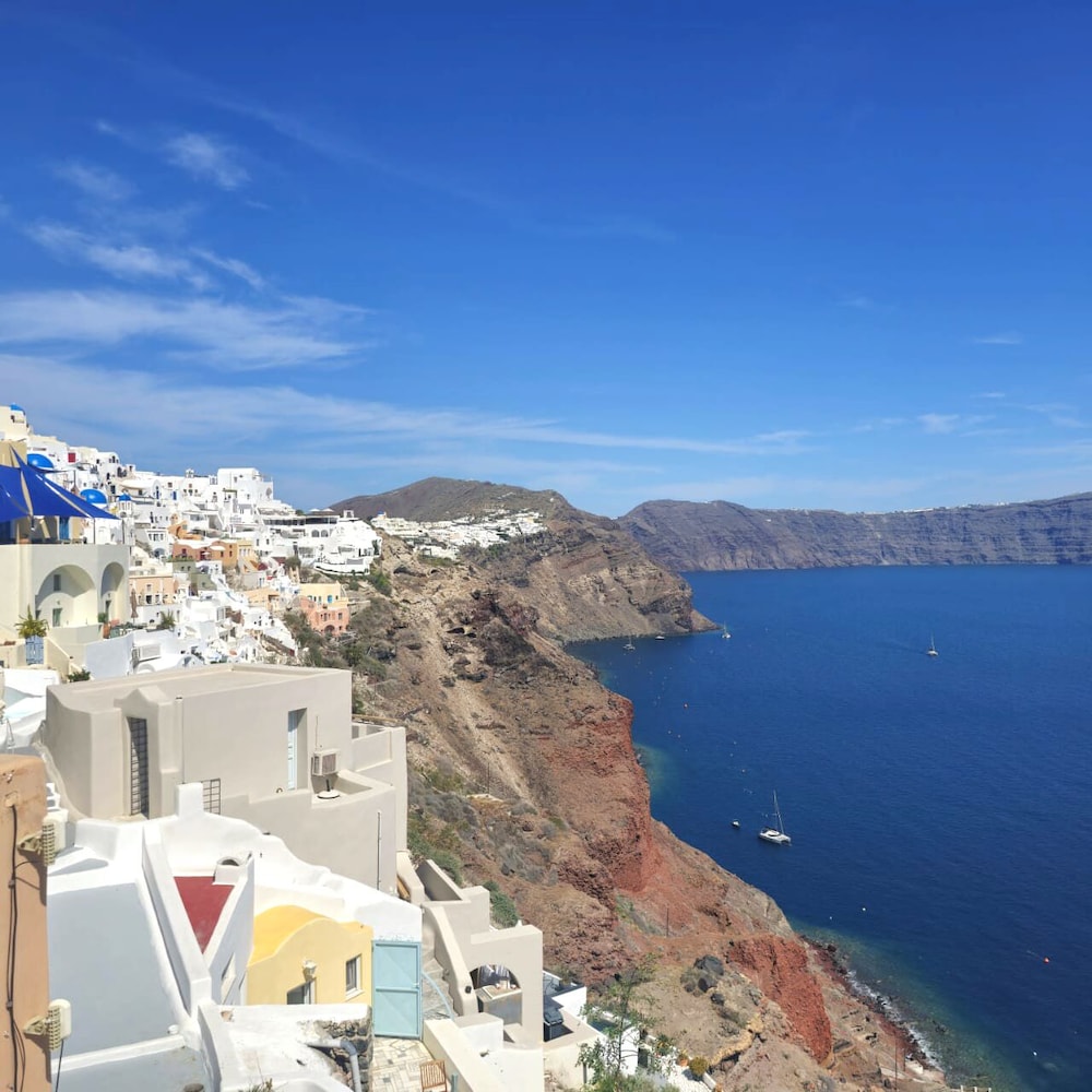 Phaos Oia Suites