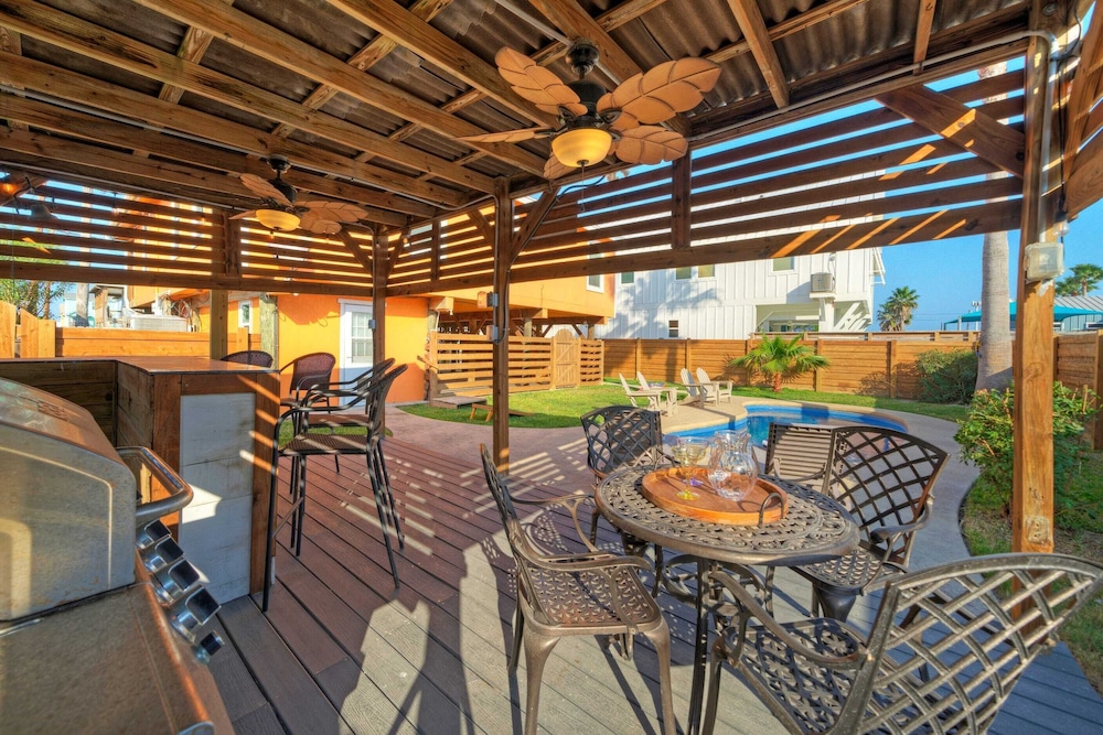Coastal Retreat w/ Pool, BBQ & Sunset Views Beers and Sunshine by Avantstay