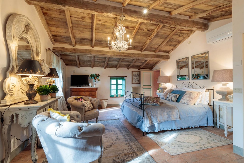 Villa Gufo in Lucca With 5 Bedrooms and 4 Bathrooms view 5