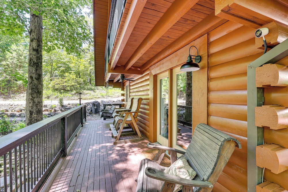 5 Mi to Hot Springs Nat'l Park: Cabin w/ Yard