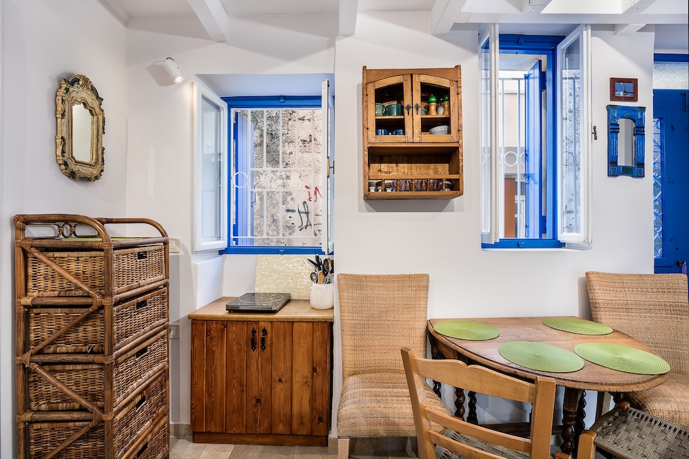Casa Canea en Chania — kitchen