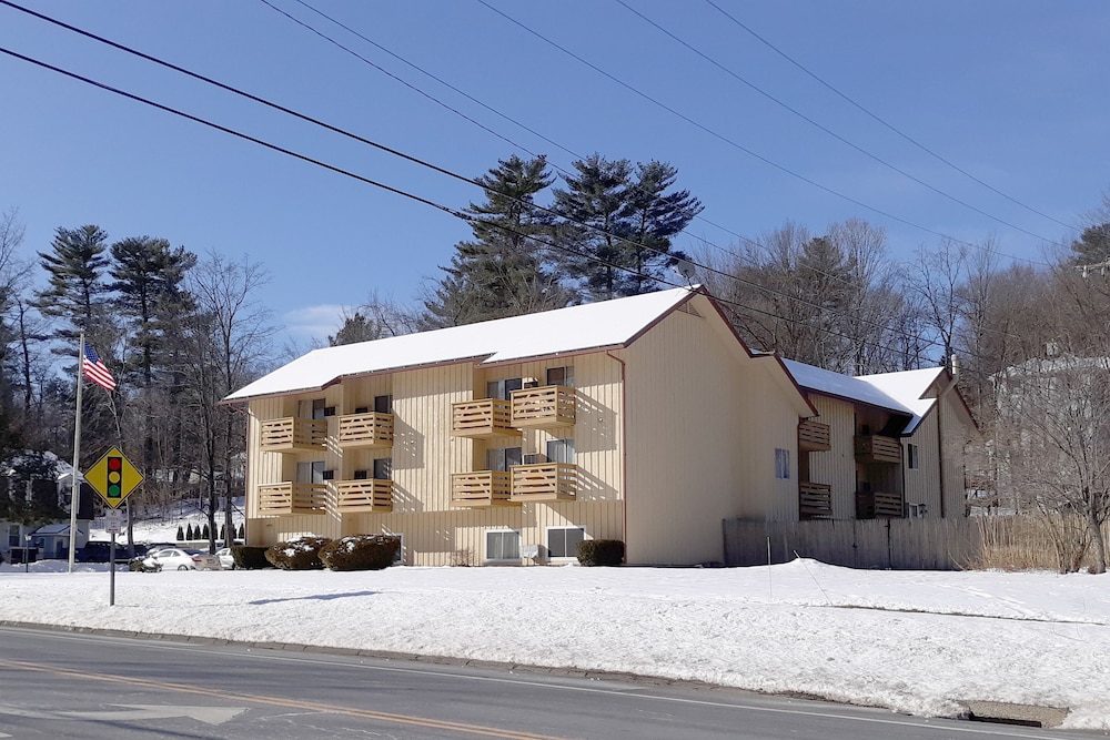 Iron Horse Inn - Property Image 1