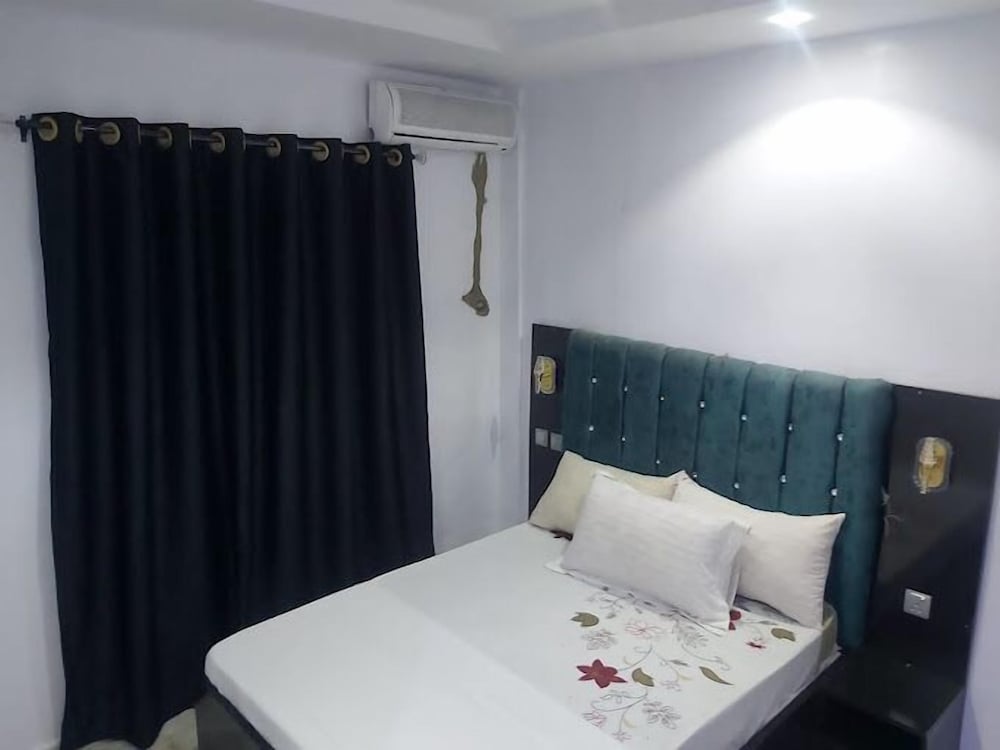 De - Calmcity Guest House