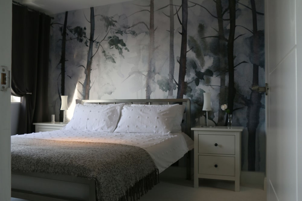 Stunning Clifton Flat in Amazing Central Location view 2