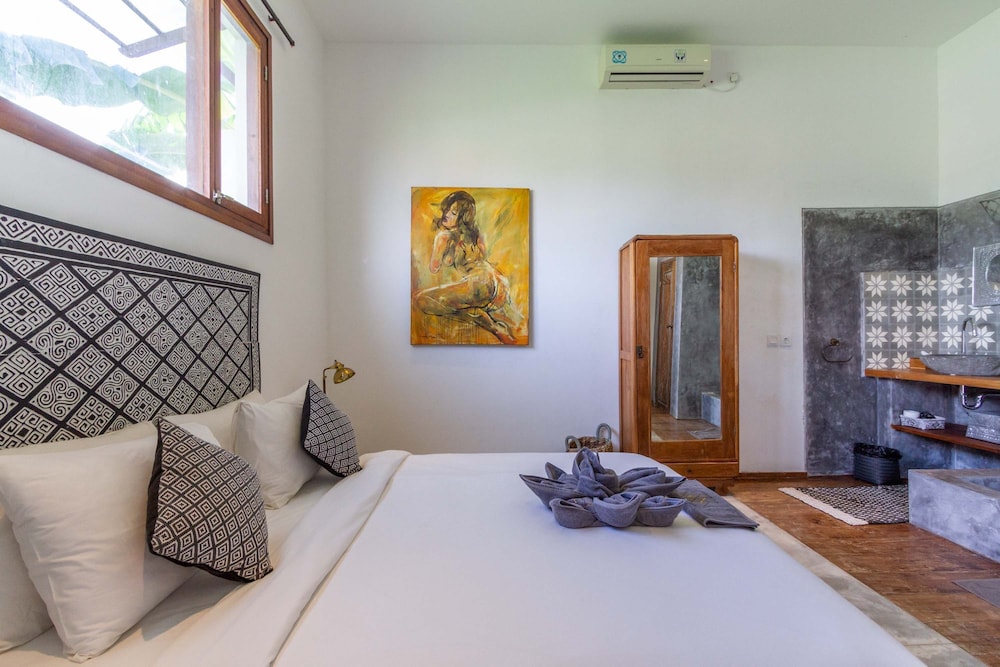 Villa Maje by Alfred in Bali - Tropical 3BD Villa w Pool Near Batu Belig Beach