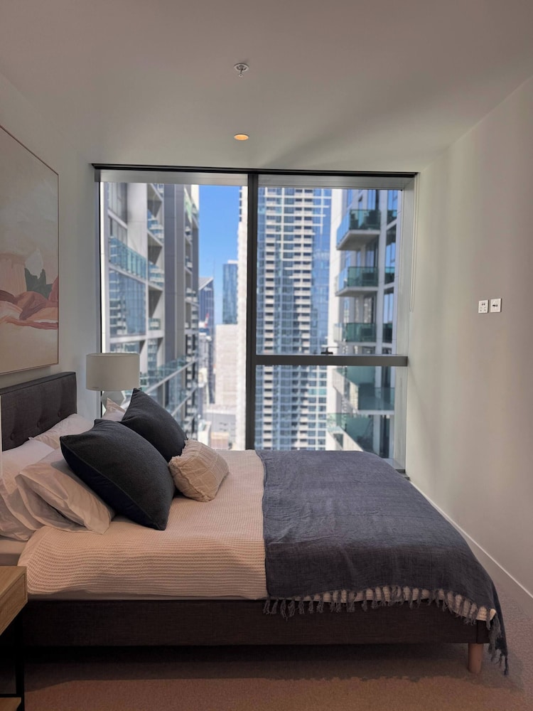 Luxury 2-bedroom Apartment in the Heart of Melbourne