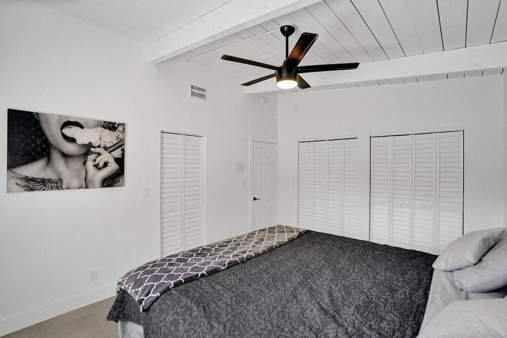 New Pool House 3-bedroom Home Victoria Park