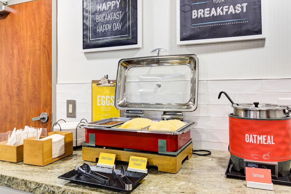 Brantford Vacations - Hampton Inn  Suites by Hilton Brantford Conference Centre - Property Image 25