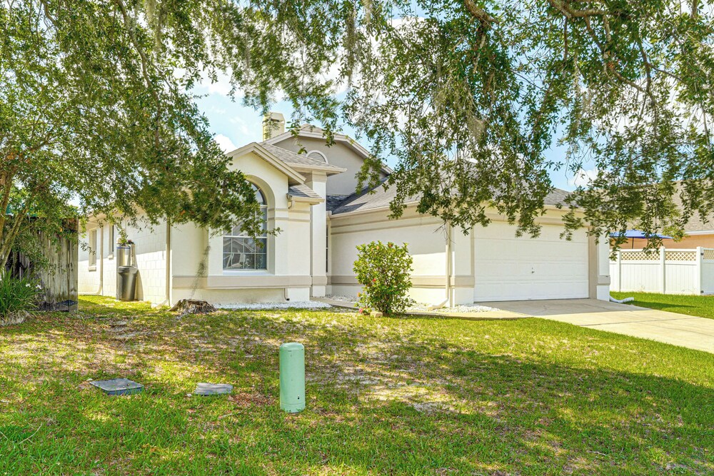 6 Mi to Disney World: Lake-view Retreat w/ Pool!