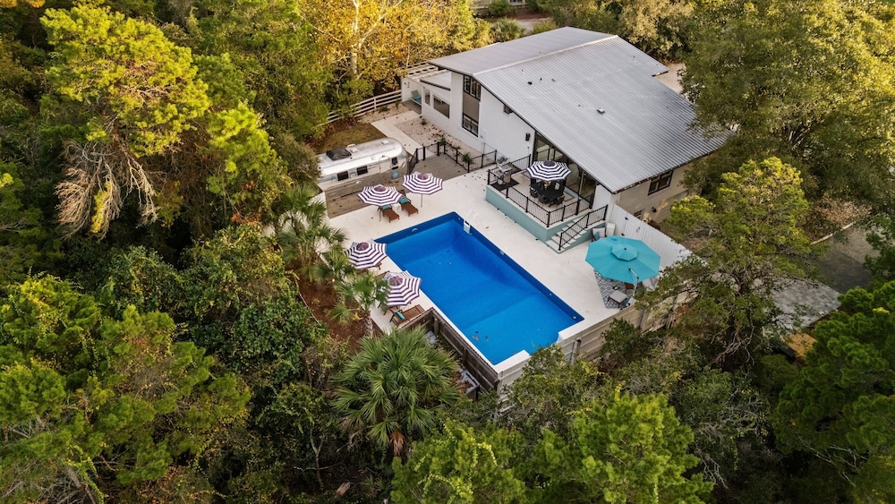 30A Florida Flashback by Avantstay Private Pool Golf Cart 3 Blocks to Beach