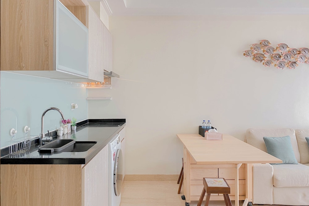 Big and Cozy 1BR with Working Room Menteng Park Apartment