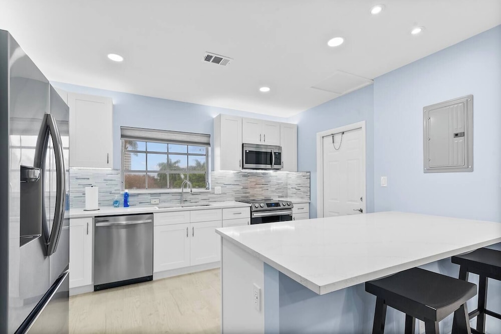 Las Olas & Beachside getaway with pool