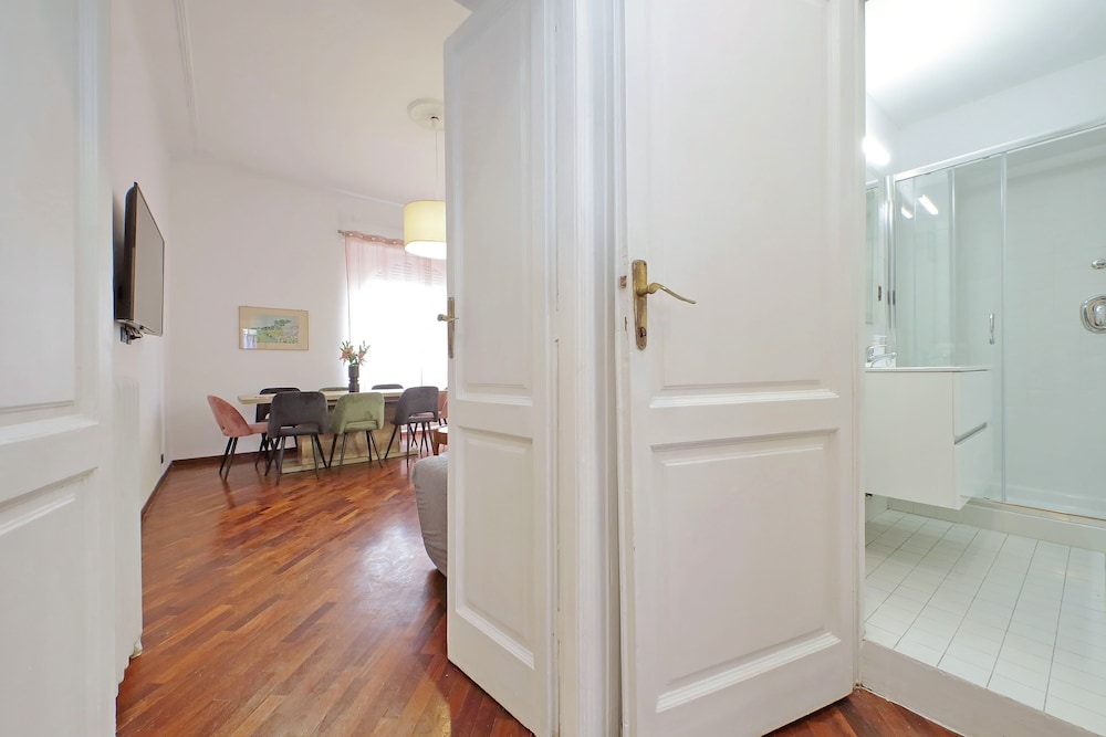Giuliana Giant Apartment
