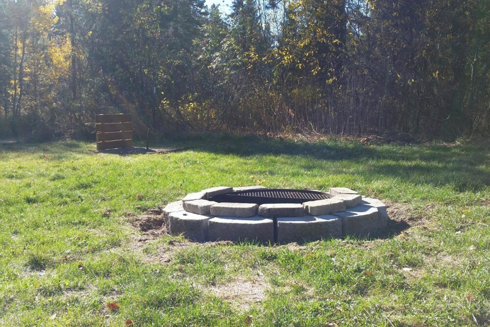 3BR House Near Skiing w/ Hot Tub