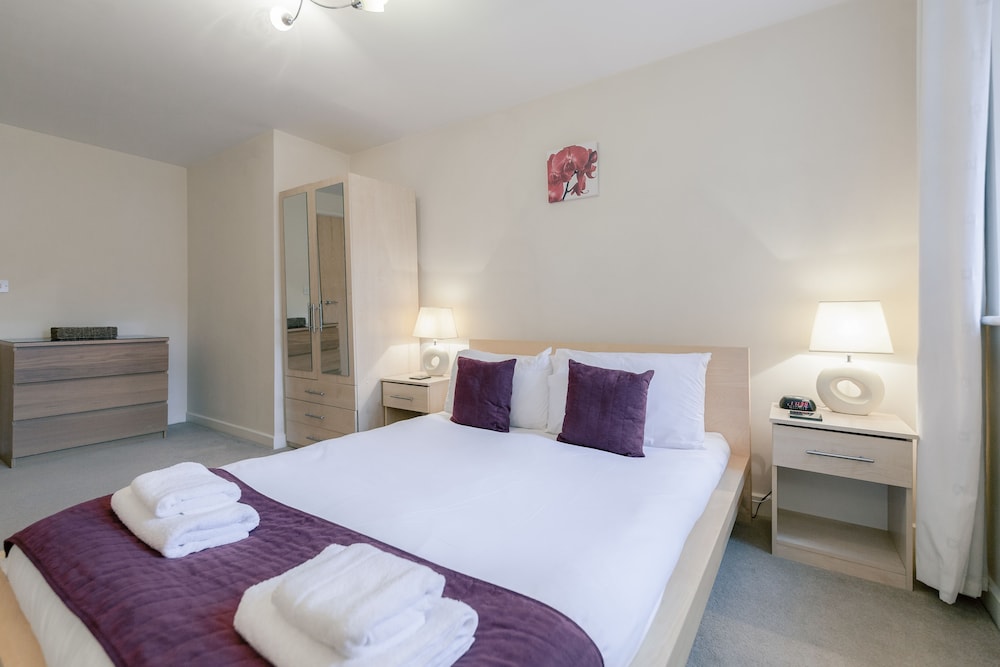 Guildford Vacations - Roomspace Apartments-Courtyard Guildford - Property Image 5