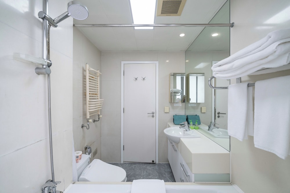 Tyms Modern 2BR 1BA Suite Xujiahui Malls
