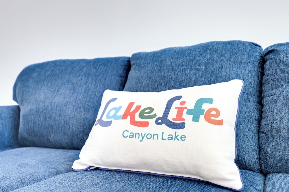 Cozy Canyon Lake Studio w/ Forest & Creek Views!