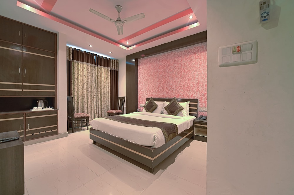 The Byke Grassfield Resort With Outdoor Pool, Shyam Nagar