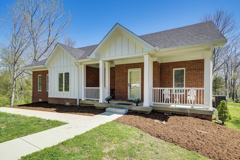 Hot Tub, Deck & Fire Pit: Chic Louisville Home!