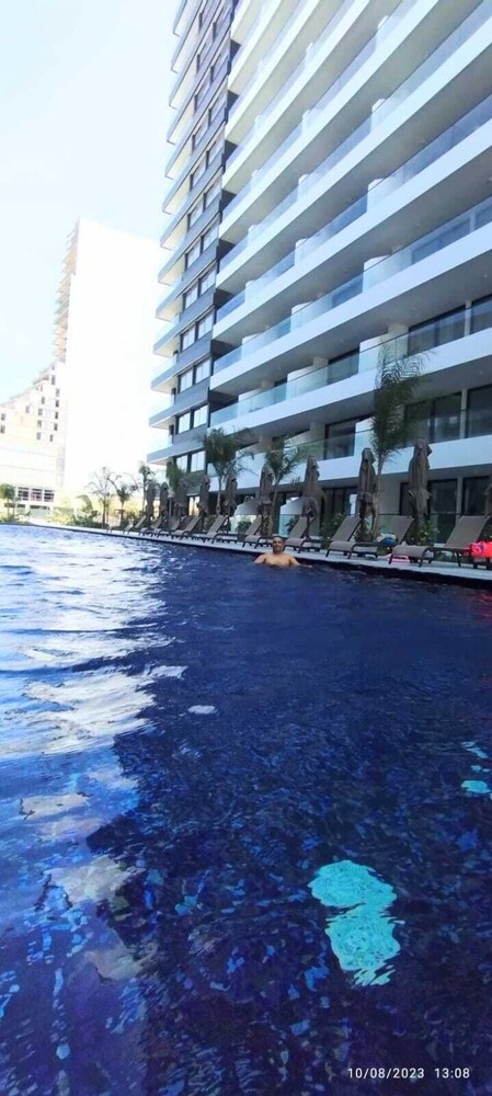9 Grand Sapphire 2 Bed 2 Bath Pool Beach
