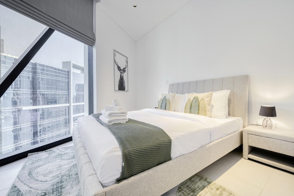Smart and Contemporary Apt With Burj Khalifa View