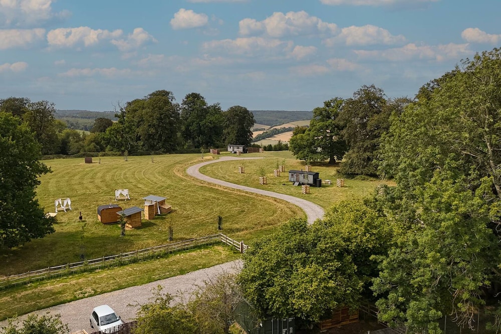 Drovers Hill at Stonor - Redwood - Shepherds hut