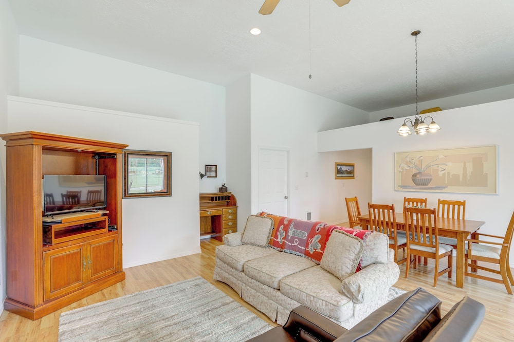 23 Mi to Glacier Natl Park: Mtn-view Gem w/ Patio