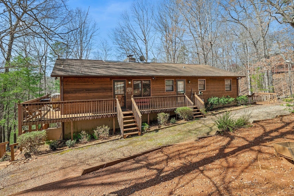 Warm And Cozy Cabin In Lake Lure, Nestled In Hardwood Trees, Peaceful Home- Wifi 3 Bedroom Home by Sunscape Property Management view 5