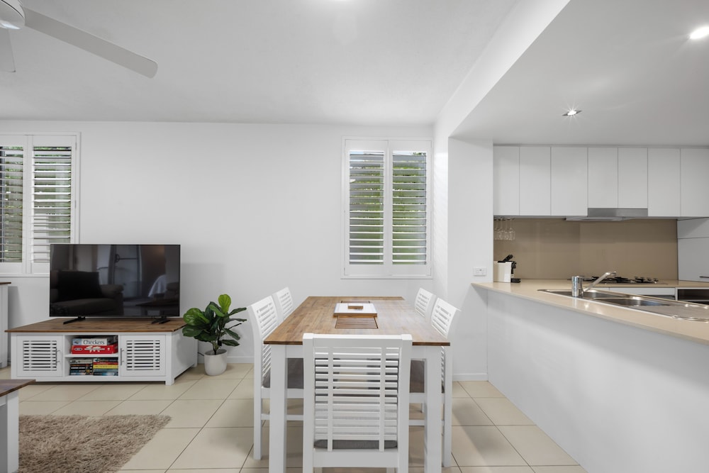 Pool View 3-Bed Oasis in Drift Resort